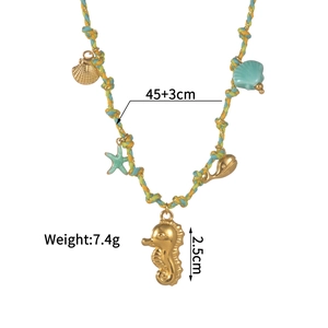 Détail du collier de poisson tropical en or 18 carats avec breloques et mesures précises