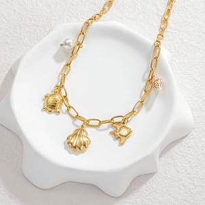 Collier en acier inoxydable doré avec breloques océaniques, tortue, perle et coquillage