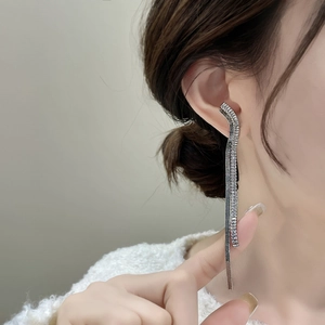 Elegant multi-chain tassel earrings with baguette-cut sparkling crystals in silver finish