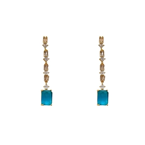 Eleganti orecchini pendenti d'oro con pietre blu rettangolari e dettagli in zircone