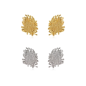 Geometrische gewebte Nest-Ohrringe in Gold und Silber mit Retro-Metallstruktur
