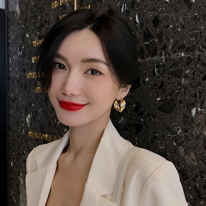 Elegant gold twisted hoop earrings for women with high-end vintage spiral texture