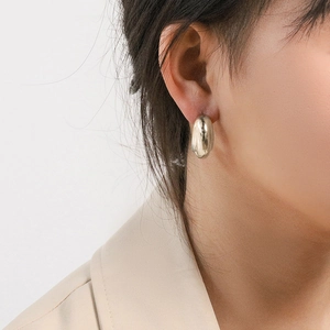 Minimalist thick gold teardrop stud earrings in a geometric metal design for women