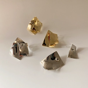 Boucles d'oreilles géométriques minimalistes en métal poli doré et argenté brillant