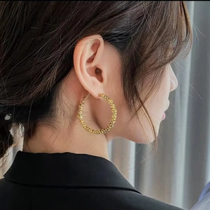 Strukturierte goldene Kreisoherringe für Damen mit körniger Oberfläche im Vintage-Stil