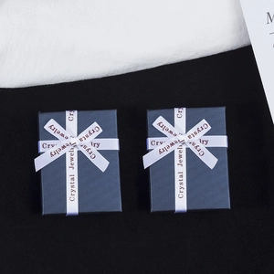 Due scatole regalo per gioielli blu scuro con nastri di seta bianchi Crystal Jewelry
