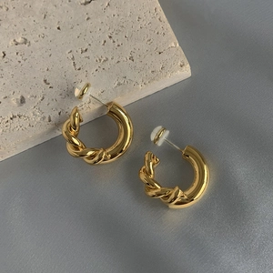 Boucles d'oreilles créoles torsadées en laiton plaqué or 14K sur pierre et soie