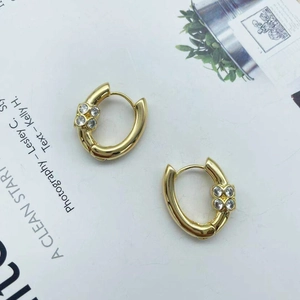 Créoles En Forme De U Laiton Plaqué Or 18 Carats Avec Zircon Trèfle À Quatre Feuilles Bijoux Élégants Pour Femmes