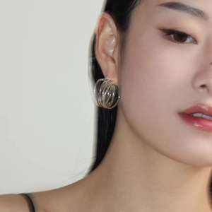 Polished silver layered hoop earrings featuring a minimalist multi-ring intertwined design