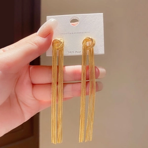 Elegant gold tassel chain earrings with S925 silver needle for a stylish commuter look