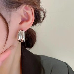 Boucles d'oreilles clous argentées en forme de U à double rangée, style minimaliste
