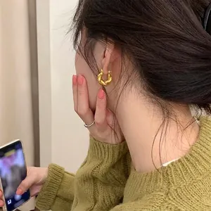 Boucles d'oreilles créoles torsadées plaquées or de style vintage français pour femme