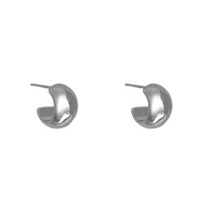 Polished silver C-shaped chunky stud earrings with minimalist metal mirror finish