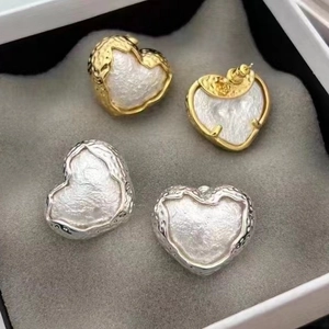 Boucles D'oreilles Vintage En Forme De Cœur Style Français Cuivre Martelé Plaqué Or 18K Avec Imitation Künstliche Perle Pour Femme