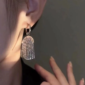 Elegant silver metal tassel drop earrings for women with high-end fringe design