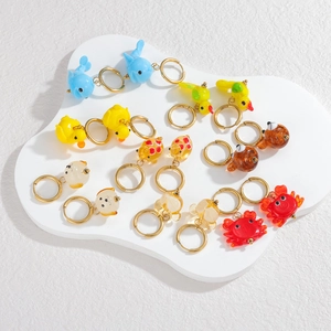Set di orecchini in acciaio inossidabile dorato 18K con pendenti animali in vetro