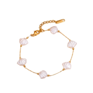 Bracelet doré en acier inoxydable avec six perles baroques et fermoir ajustable