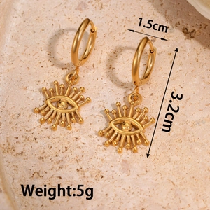 Detailed size specifications for gold evil eye earrings with measurements and weight