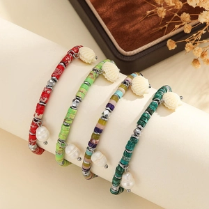 Set di bracciali bohémien con perline in pietra naturale e ciondolo a conchiglia