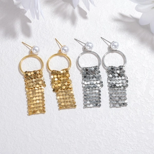 Boucles d'oreilles élégantes à pampilles pailletées dorées et argentées avec perles