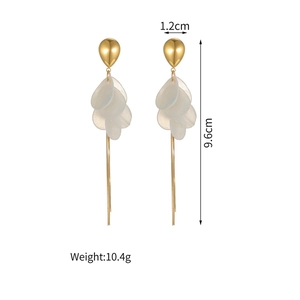Vue détaillée des boucles d'oreilles pampilles or 18K et feuilles avec dimensions