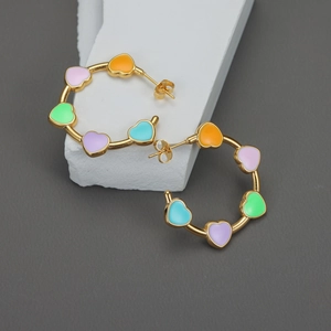Orecchini A Cerchio A Forma Di C In Acciaio Inossidabile Con Cuori In Smalto Colorato Placcati In Oro Stile Dopamina Per Donne