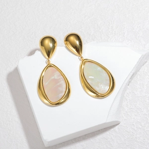 Orecchini a goccia placcati in oro 18K con inserti in madreperla a forma di pera
