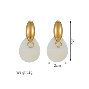 Detail of 4cm teardrop earrings featuring 18k gold metal and white resin pendants