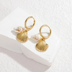 Starfish shell earrings in 18k gold stainless steel with natural seashell pendants