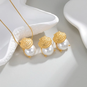 Elegant 18K gold plated shell pearl jewelry set featuring a necklace and stud earrings