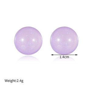Detail of 1.4cm purple resin sphere earrings with fine glitter and 2.4g lightweight design