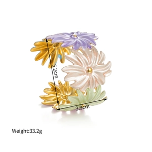 Bracciale rigido bohémien in acciaio dorato con design a fiori di margherite in smalto