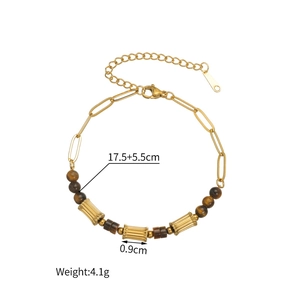 Vue détaillée de perles dorées 18k sur collier en acier avec marquage 17,5+5,5cm