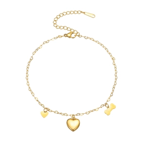 18k vergoldetes Herz-Gliederarmband mit Herz- und Knochenanhängern auf Weiß