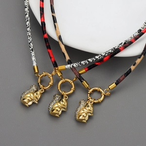 Collier Pendentif Écureuil En Acier Inoxydable Avec Détails En Strass Cordon Tressé Bijoux Longs Pour Femmes