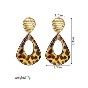 Detailed dimensions of leopard print teardrop earrings with golden hammered metal studs