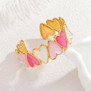 Bracelet jonc ouvert en acier doré 18k avec breloques cœurs en émail coloré
