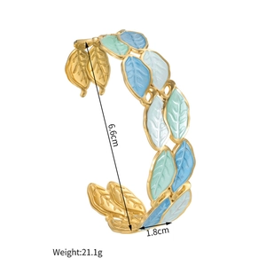 Vue détaillée du bracelet en titane doré avec feuilles d'émail colorées et dimensions