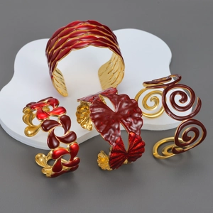 Bracelet Jonc Ouvert Géométrique Acier Inoxydable Plaqué Or 18K Émail Rouge Bijoux Style Bohème Femmes