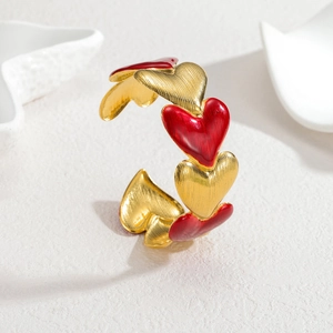 Creative heart-shaped open bangle with red enamel inlay and gold brushed metal texture