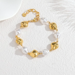 Golden irregular bead and baroque pearl bracelet with S.Steel charm in high gloss
