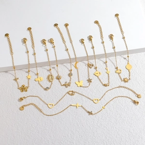 Collezione di bracciali con ciondoli in acciaio inossidabile dorato e motivi celesti