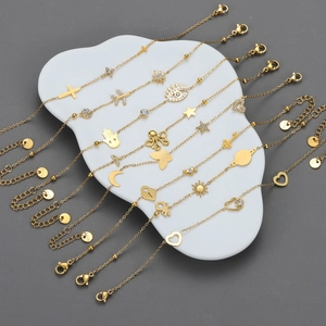 Braccialetto con Ciondoli in Acciaio Inossidabile Placcato Oro 18K per Donna con Pendenti a Luna Stella Cuore Croce Zirconia Gioielli