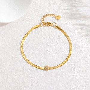 Élégant bracelet serpent doré avec un zircon carré et un fermoir mousqueton robuste