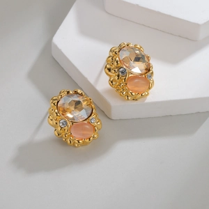 Vintage 18k Goldohrringe mit bernsteinfarbenem Stein und rosa Zirkon auf weißem Sockel