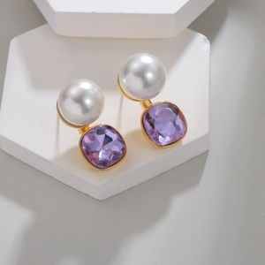 Elegant 18k gold earrings with white pearls and square purple zircon crystals