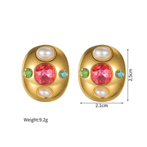Détails et dimensions des boucles d'oreilles ovales dorées avec pierres roses et perles