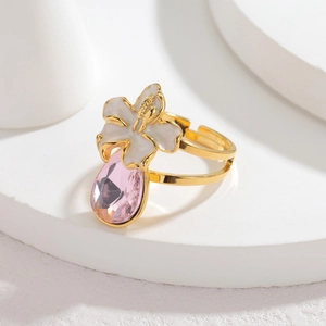 Eleganter 18k vergoldeter Edelstahl-Blumenring mit rosa Zirkonia-Tropfenanhänger