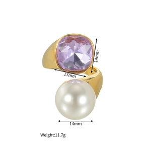 Détail montrant perle 14mm et zircon violet 17mm sur bague dorée, poids 11,7g