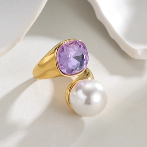 Bague ouverte élégante plaquée or 18k avec zircon violet et perle blanche